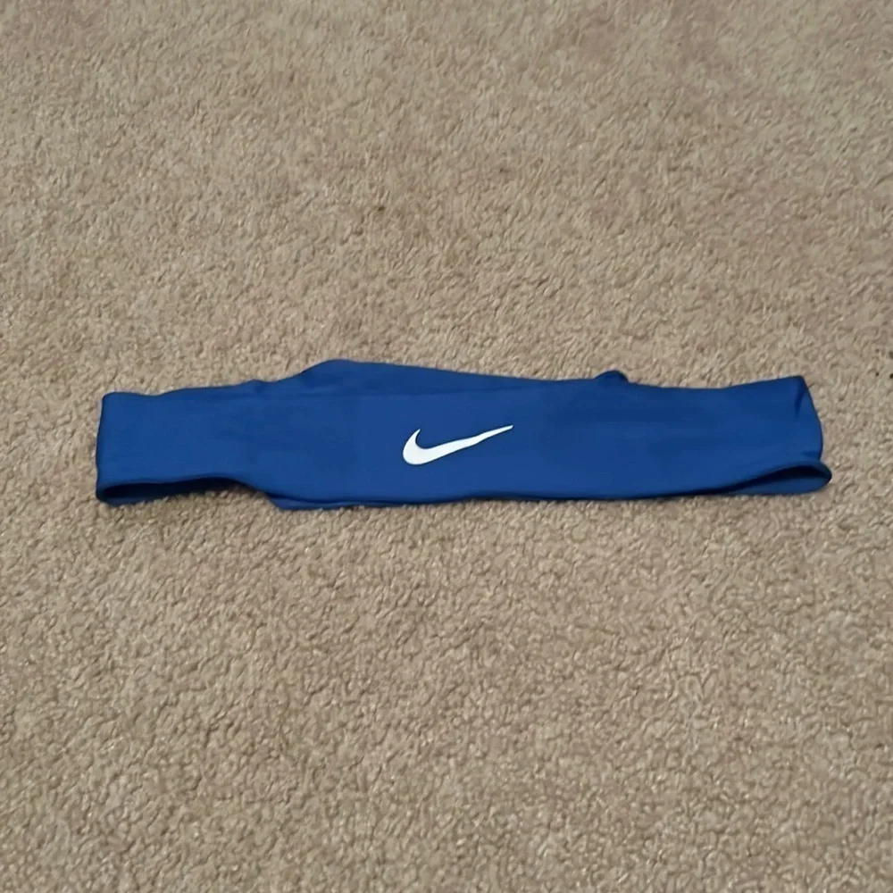 Nike Athletic Headband – Sweat-Wicking Sports Headband, Blue